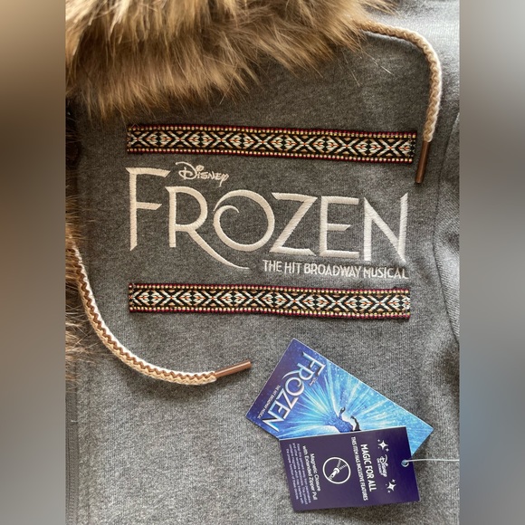 NWT DISNEY FROZEN THE HIT BROADWAY MUSICAL EMBROIDERED FUR RIMMED HOODIE SZ XS - Picture 3 of 14